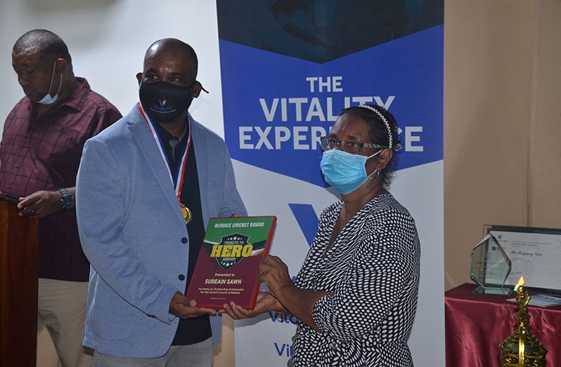 BCB secretary Angela Haniff hands over Tribute to Heroes Award to Sureian Sawh.