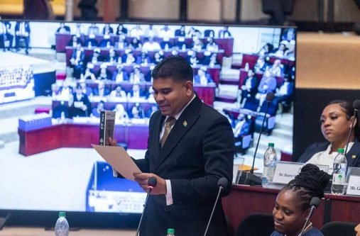 Azruddin Mohamed takes the oath as Member of Parliament