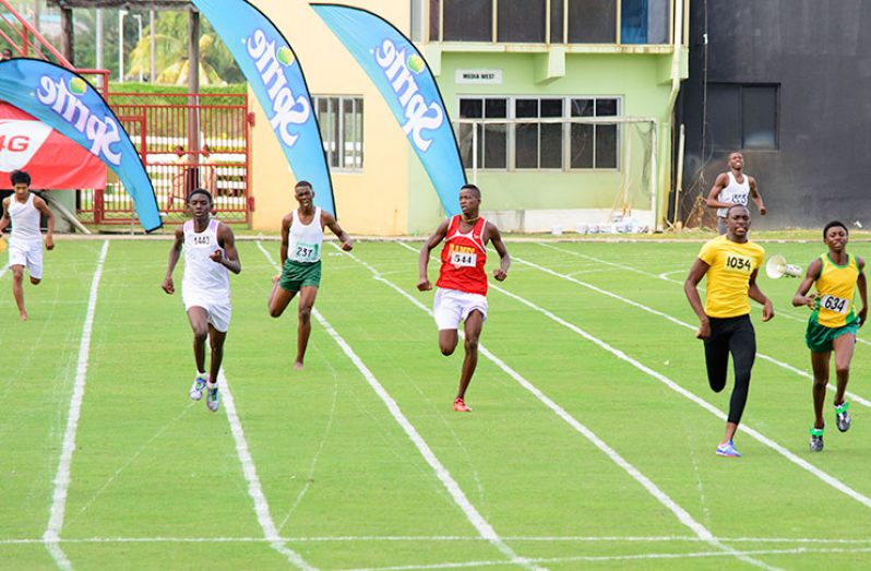 District 10’s Leon Benjamin challenges District 6’s Shamar Thom for the win in one of the Boys’ Under-16 400m heats. (Samuel Maughn photos)