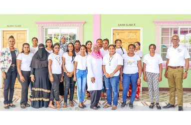 Minister Hamilton with the cohort of Yakusari women participating in the IT training programme (BIT photo)