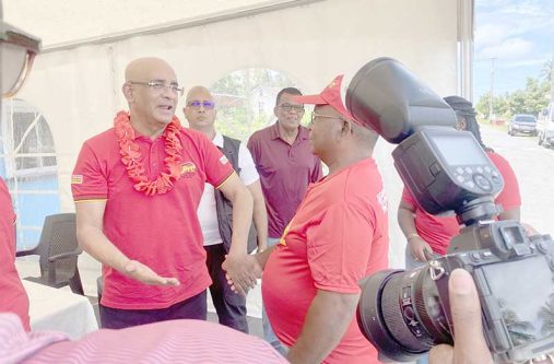 Vice President Dr Bharrat Jagdeo meets residents at Queenstown 