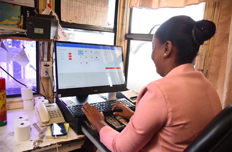 The new automated toll system in action (Samuel Maughn photo)