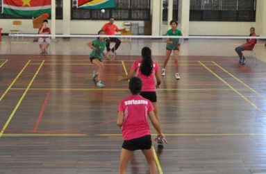 Guyana’s Ambika Ramraj and Krystal Peters and Shemara Windveld and Santusha Ramzan of Suriname doing battle yesterday (Rawle Toney photo)
