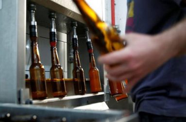 Herzl Brewery in Jerusalem April 18, 2016. (REUTERS/Ronen Zvulun)