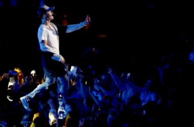 Singer Justin Bieber performs on stage during a mini concert in Oslo, October 29, 2015.