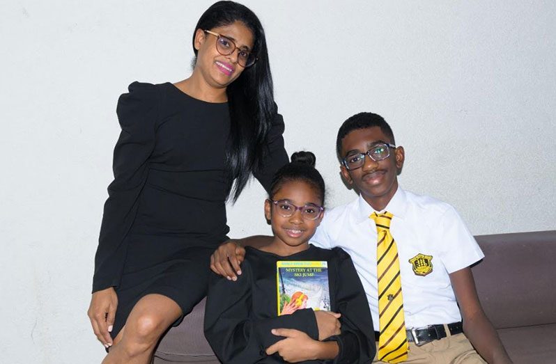 NGSA Best Narrative pupil, Gabrielle Felix (centre), with her mother, Martina Bacchus (left) and brother, Gabriel Felix (Delano Williams photo) 