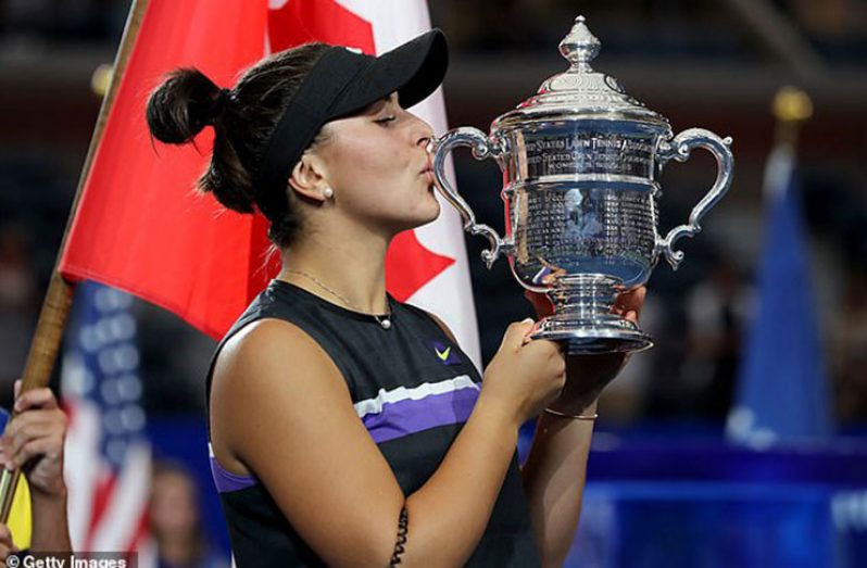 Bianca Andreescu kisses the US Open trophy after beating Serena Williams in straight sets. (Getty Images)