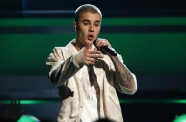 Justin Bieber performs a medley of songs at the 2016 Billboard Awards in Las Vegas, Nevada, U.S., May 22, 2016. (REUTERS/MARIO ANZUONI/FILES)