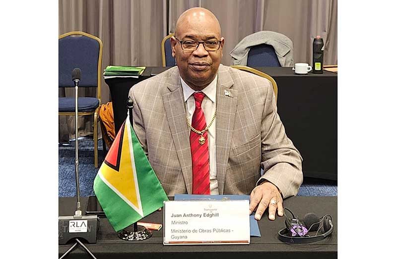 Bishop Juan Edghill, Minister of Public Works during the workshop in Colombia