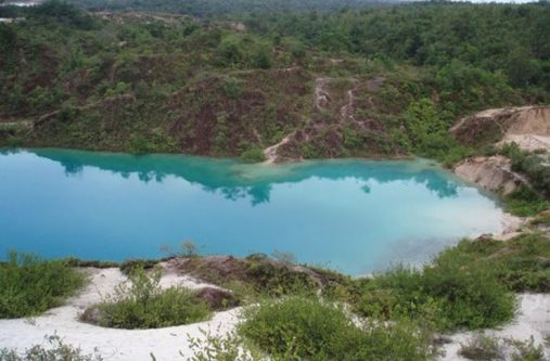 One of Linden's many “blue lakes” neatly nestled amongst the hills 