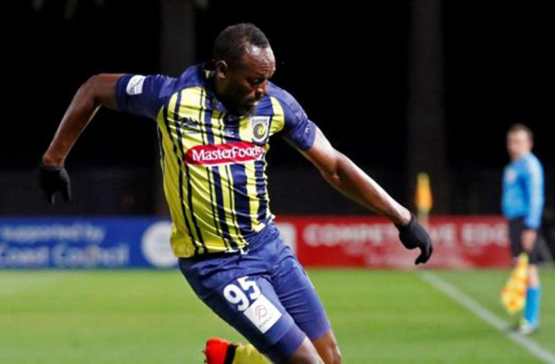 Central Coast Mariners' Usain Bolt in action. (REUTERS/David Gray/Files)