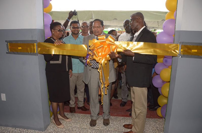 Prime Minister, Moses Nagamootoo (centre) in the company of Minister of Public Health, Volda Lawrence and other officials, cuts the ceremonial ribbon to declare the facility open (Adrian Narine photo)