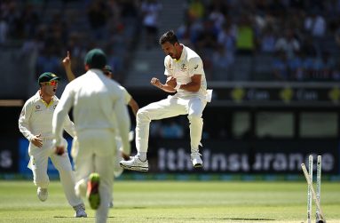 Mitchell Starc removed KL Rahul in the first over of India's chase... ©Getty Images