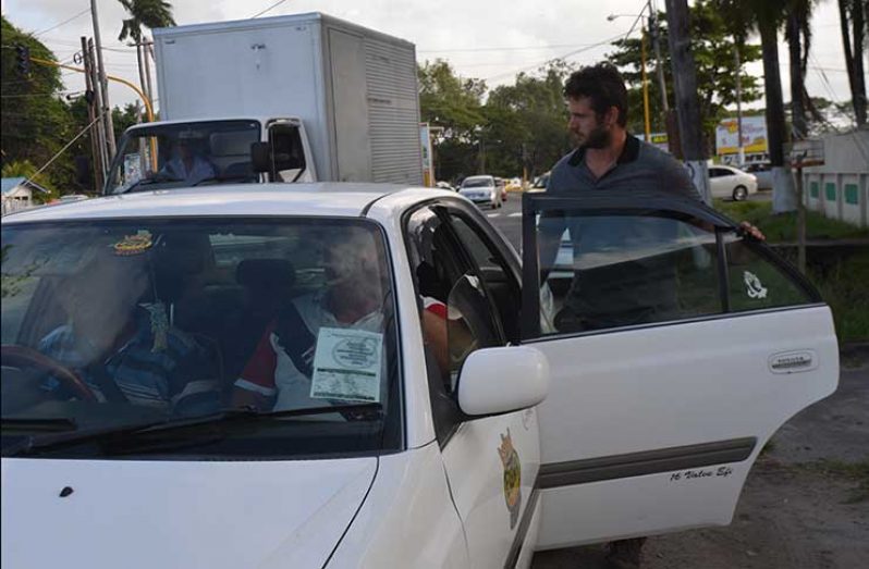The two Brazilians leaving the crime scene in a taxi (Tamica Garnett photo)