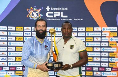 Antigua & Barbuda Falcons captain Moeen Ali (left) and Rovman Powell, skipper of the Jamaica Kingsmen, pose with the CPL trophy. (Photo courtesy CPL)