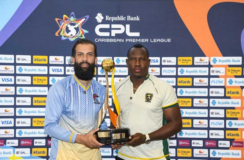 Antigua & Barbuda Falcons captain Moeen Ali (left) and Rovman Powell, skipper of the Jamaica Kingsmen, pose with the CPL trophy. (Photo courtesy CPL)