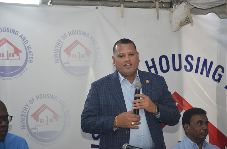 Minister of Housing and Water Collin Croal addresses the residents (Japheth Savory photos)