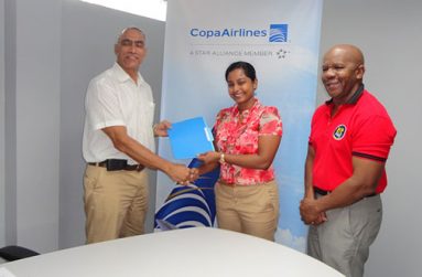 – Copa Airlines Country Sales Manager Nadine Oudkerk presents to David Gomes ‘A Letter of Commitment’ for their new partnership. At right is Director of Flex Night Inc. Donald Sinclair