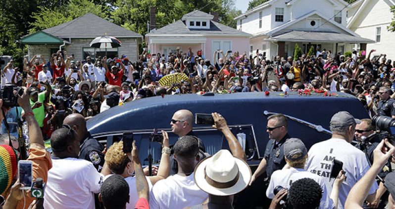 Thousands of people line the streets of the boxer’s home town of Louisville, Kentucky, to pay their last respects to the boxing legend.