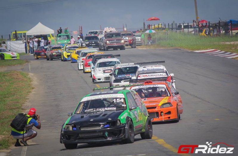 The lap of honour at the Ignite race meet (GTRidez photo)