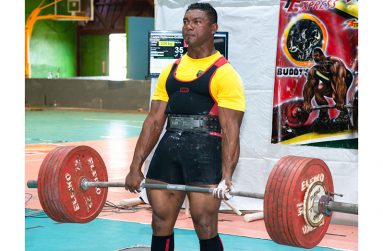 Carlos Peterson-Griffith during his 350kg deadlift (Yohan Savory photo)