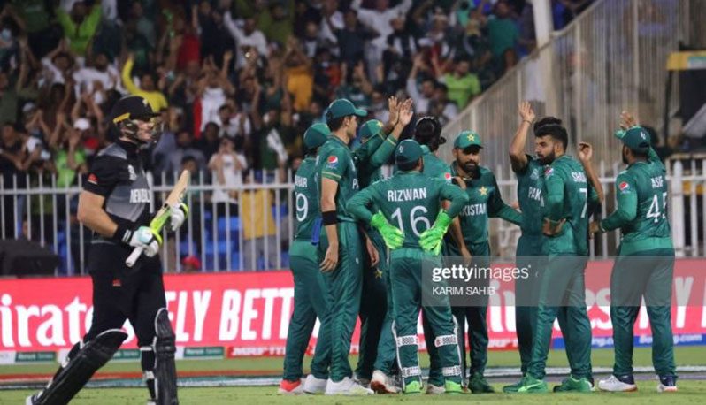 Pakistan's cricketers celebrate the dismissal of New Zealand's Martin Guptill during the ICC Men's Twenty20 World Cup cricket match vs New Zealand at the Sharjah Cricket Stadium in Sharjah yesterday (Photo by Karim SAHIB/AFP)