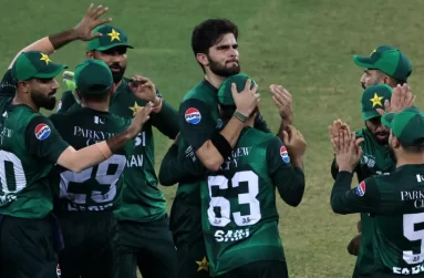 Shaheen Afridi delivered figures of 3 for 17 in the must-win fixture  •  AFP/Getty Images