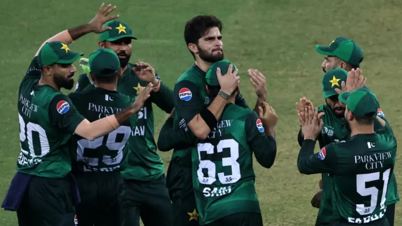 Shaheen Afridi delivered figures of 3 for 17 in the must-win fixture  •  AFP/Getty Images
