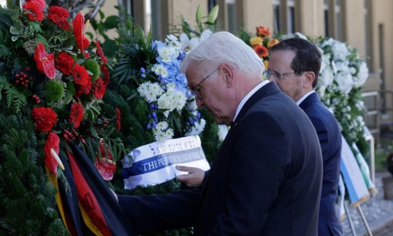 German President Frank-Walter Steinmeier and Israeli President Isaac Herzog adjust a wreath during a ceremony, commemorating the 50th anniversary of the attack on the Israeli team at the 1972 Munich Olympics in which eleven Israelis, a German policeman and five of the Palestinian gunmen died in Fuerstenfeldbruck, near Munich, Germany, September 5, 2022. (REUTERS/Leonhard Foeger)