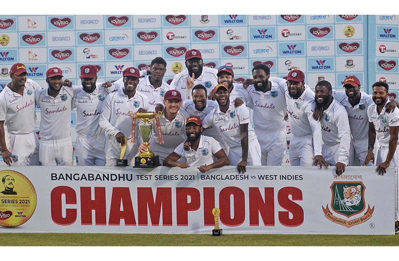 The West Indies players pose with the series trophy ( Bangladesh vs West Indies, 2nd Test, Dhaka, 4th day, February 14, 2021)