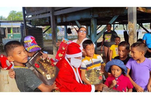 Over 100 Itaballi children received an early Christmas from the Alphonso Group