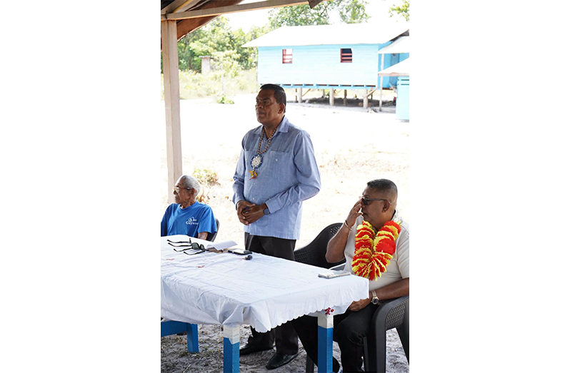 Minister Ramraj speaks with residents of Chinese Road (DPI photos)
