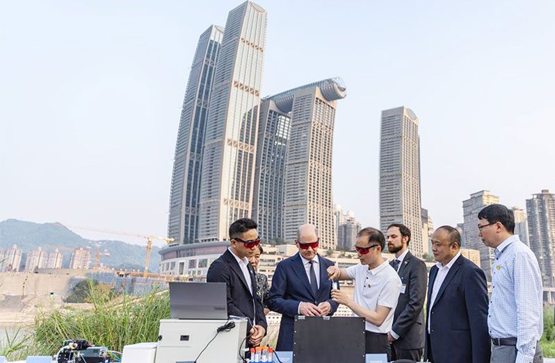 Federal Chancellor of Germany Olaf Scholz learns about a Sino-German co-operative scientific research project on water monitoring in Jiangbeizui, southwest China's Chongqing Municipality, April 14, 2024 (Xinhua/Huang Wei)