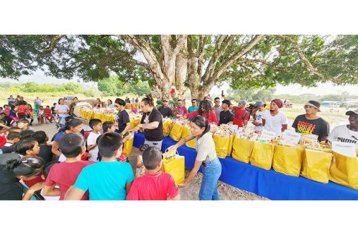 Businessman and gold miner Paul Chow, along with his wife Rayana and Toshao Katiuska Rodrigues, shared gifts to the children of the remote community of Kaikan in the company of their employees