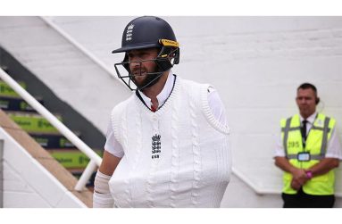 ‘It was just business as usual' - Woakes returning to bat after injury
