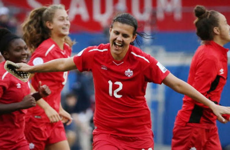 Christine Sinclair(No.12) celebrates breaking the international goal-scoring record. (Twitter: @CanadaSoccerEN)