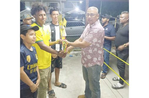 Divisional Commander, Assistant Commissioner Khali Pareshram hands over trophies to the various winners and teams
