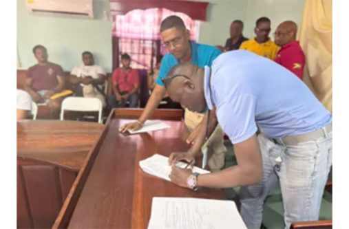 A total of 67 contracts were signed by small contractors from Bartica, Region Seven, for the cleaning of drains, culverts, and road shoulders as part of ongoing efforts to mitigate flooding across the region