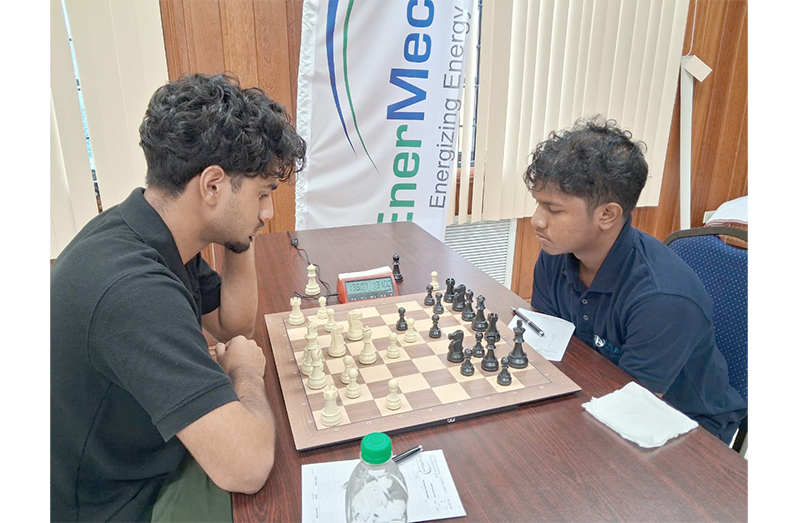 Final Round Kyle Couchman (L) vs CM Sachin Pitamber (R)