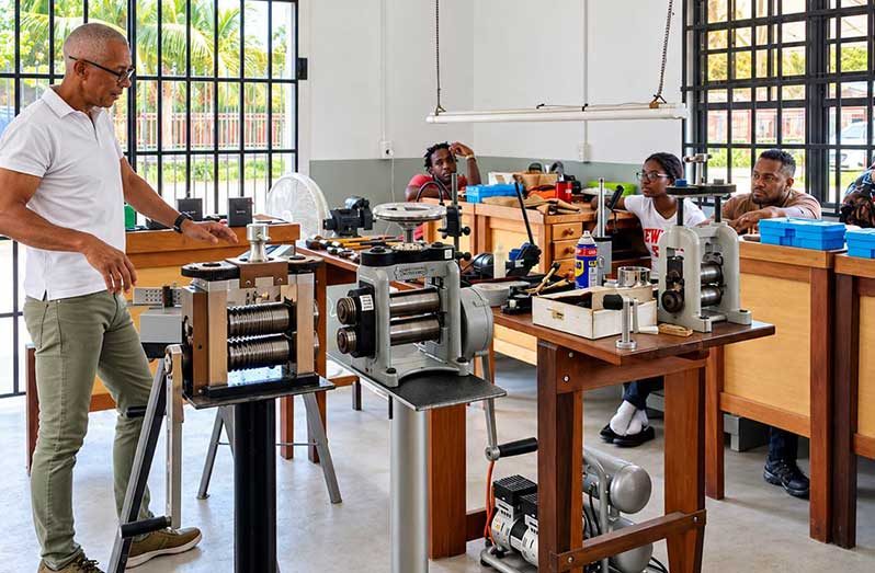 Veteran jeweller and consultant to the Ministry of Natural Resources, Mr Dominic Gaskin, engaged participants in discussions on jewellery repair and restoration and introduced them to the workshop's tools and machinery