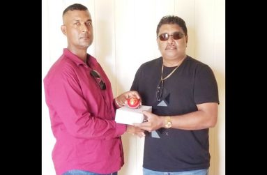 Zaman Mustapha of Leguan (left) and Anil Beharry
