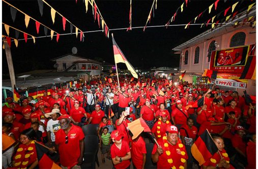 A section of the crowd at the public meeting in Madhia
