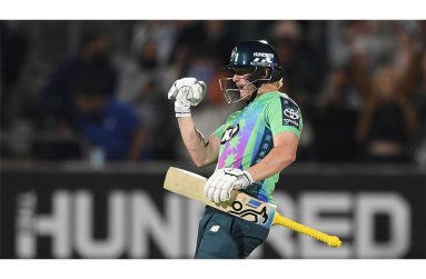 Invincibles four points clear after stunning chase by Cox and Curran.
