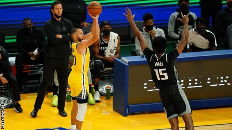 Stephen Curry finished with 37 points for the Warriors.