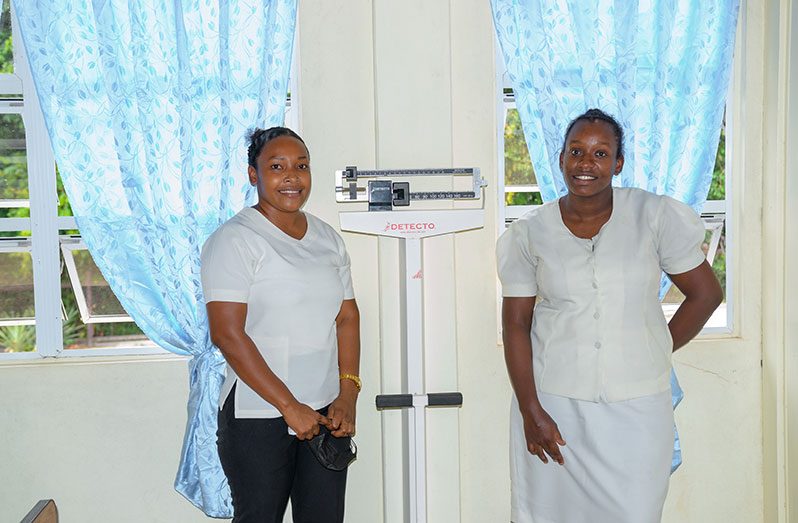 Winiperu’s CHWs Alana Glasgow Beaton (right) and Natasha Lowenfield (Delano Williams photos)
