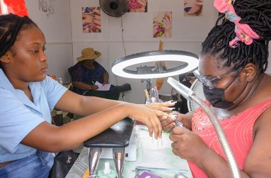 Michelle Brammer with a customer (Delano Williams photos)