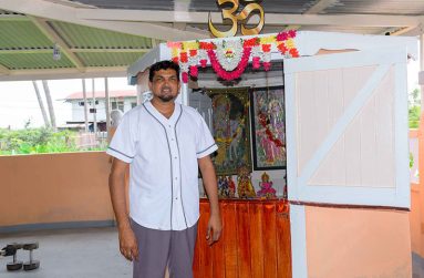 Pandit Ravi Shaimsundar (Delano Williams photos)