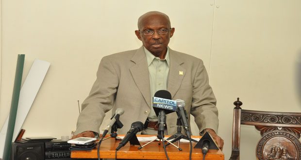Mayor Hamilton Green addressing the press conference held at his office yesterday