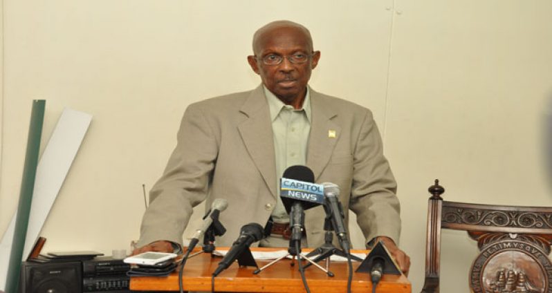 Mayor Hamilton Green addressing the press conference held at his office yesterday