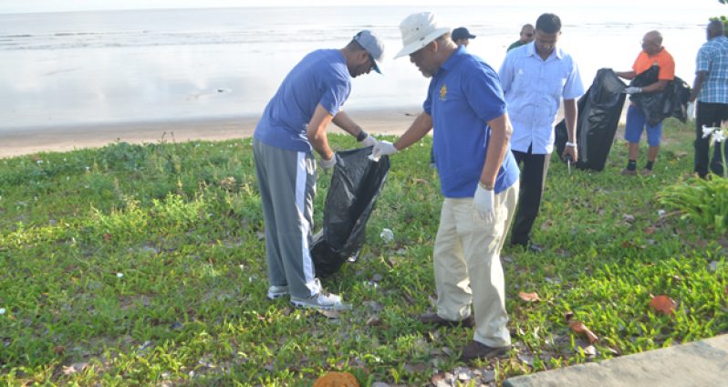 Minister of Natural Resources and the Environment, Mr Robert Persaud and Prime Minister, Samuel Hinds participating in the ICC activity last Saturday (Photos by Adrian Narine)
